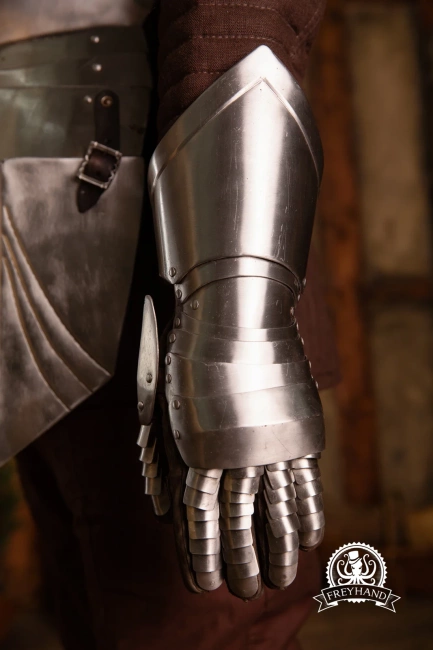 Articulated Fingers Gauntlet Rouven - Polished Steel