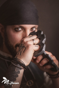 Knuckle - bezpieczny kastet