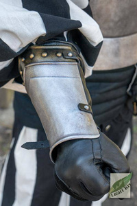 Knightly Bracers