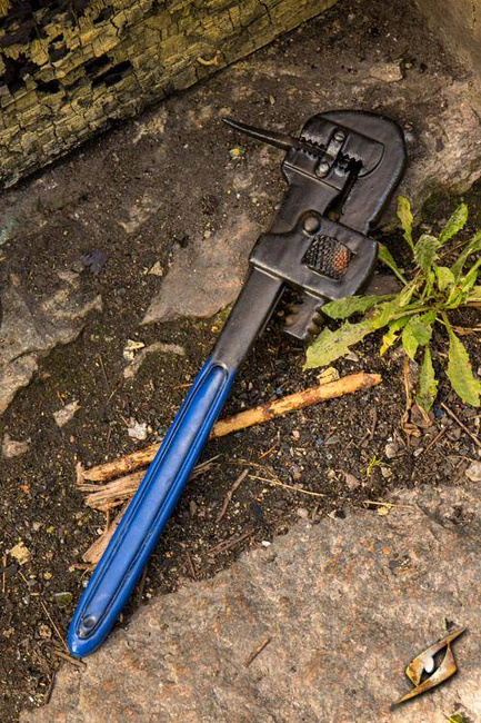 Spiked Monkey Wrench - 50 cm - Blue