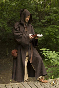 Robe Benedict - Brown