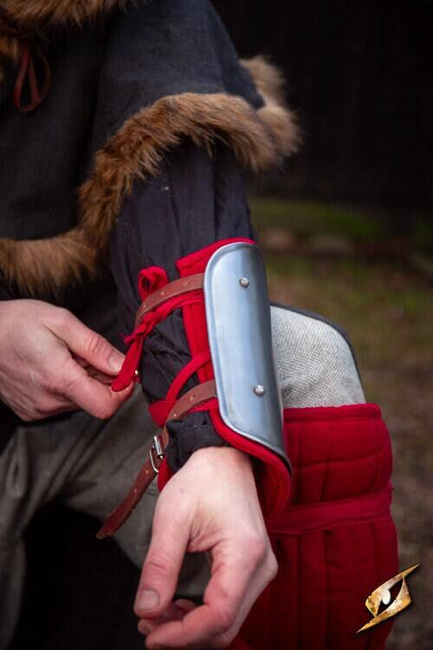 Padded Squire Bracers - Red - pikowane karwasze