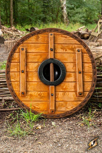 Thegn Shield - Red - 70 cm