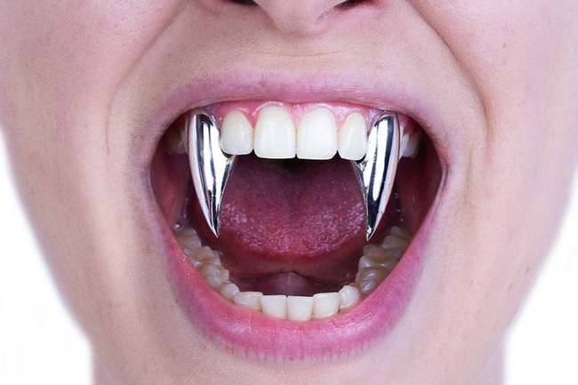 ScareCrow Vampire Fangs - Sabers - Chrome