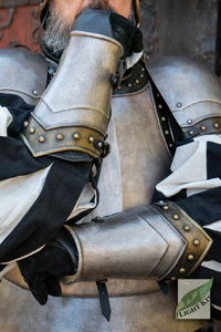 Knightly Bracers