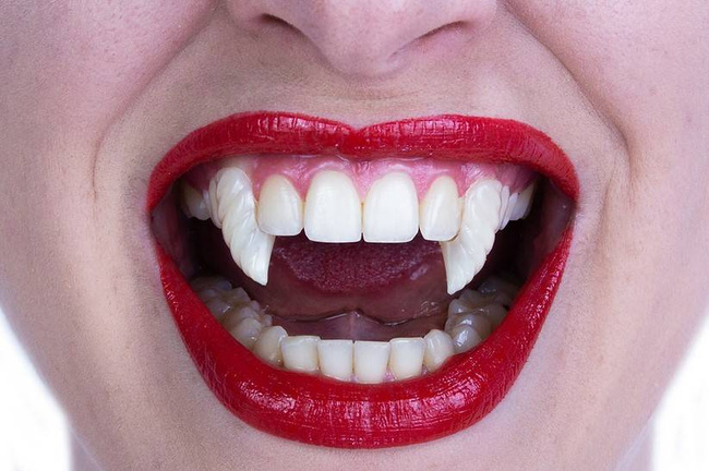 ScareCrow Vampire Fangs - Spiral