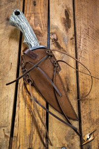 Ranger Knife & Scabbard - Left - Brown