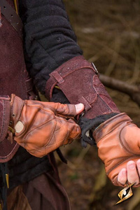Ranger Bracers - Suede - Brown