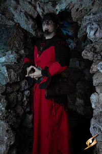 Eventide Pourpoint - Red/Epic Black