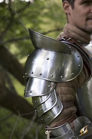 Shoulder Plate Giant Warrior - Polished Steel