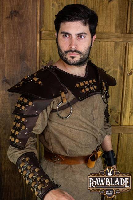 Fighter Gorget with Pauldrons - Brown